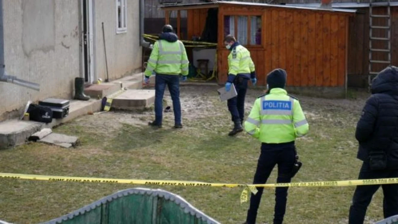 Poliţiştii au efectuat cercetări la faţa locului FOTO botosaneanul.ro