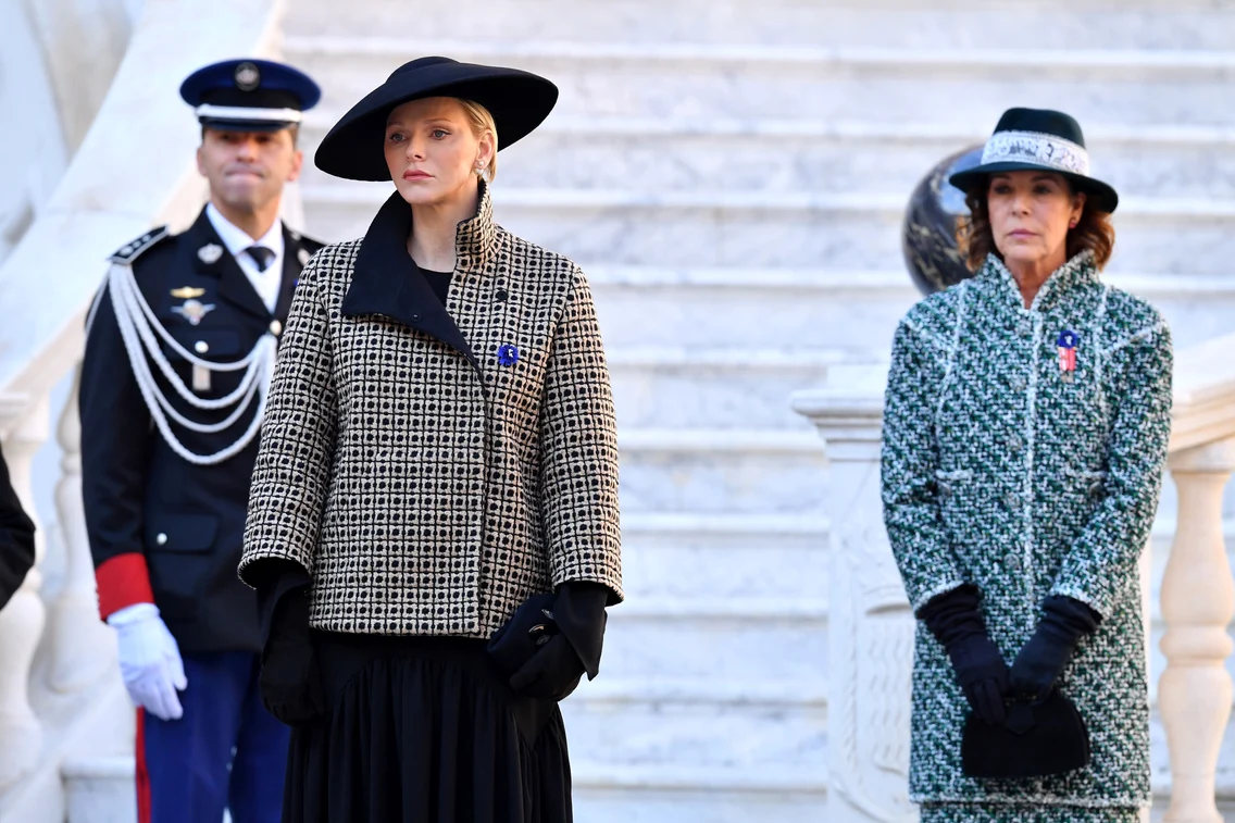 Prințesele și cumnatele Caroline și Charlene de Monaco 