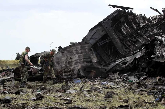 Separatiştii au doborat un avion care transporta soldaţi ucraineni, la 14 iunie