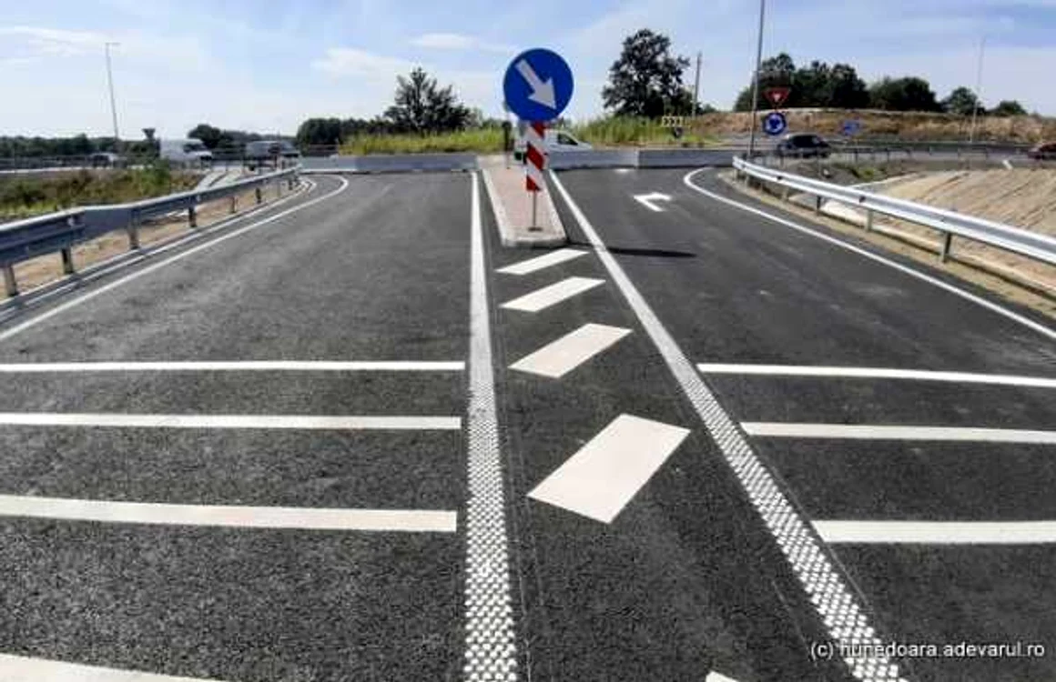 Breteaua de ieşire de pe Autostradă, de la Holdea. FOTO: Daniel Guţă. ADEVĂRUL.