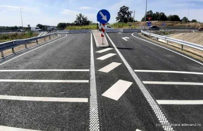 Breteaua de ieşire de pe Autostradă, de la Holdea. FOTO: Daniel Guţă. ADEVĂRUL.