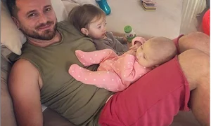 Cei doi se pregătesc să își ducă fetițele în prima vacanță împreună  jpeg