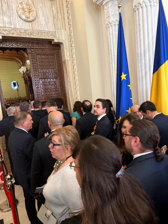  Coadă la fotografiat cu președintele. FOTO Adevărul