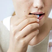 Pastila persoana medicament FOTO Shutterstock