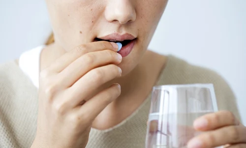 Pastila persoana medicament FOTO Shutterstock