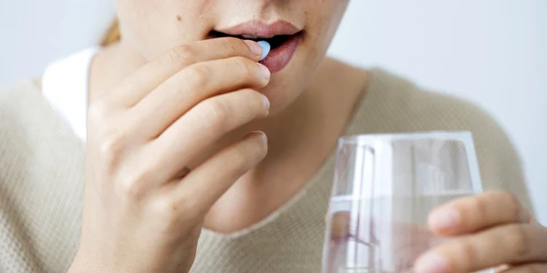 Pastila persoana medicament FOTO Shutterstock