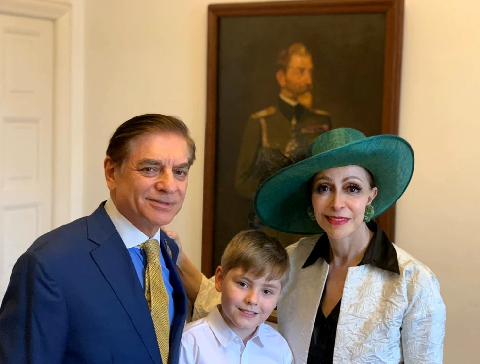 Prințul Paul și Prințesa Lia, alături de fiul lor, Carol Ferdinand foto: Facebook