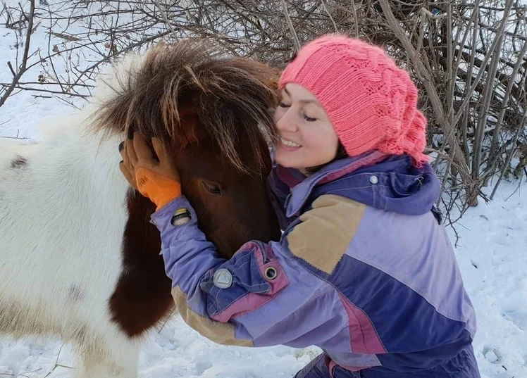 Corina și poneiul Hanah FOTO: Ajutați-l pe Lăbuș