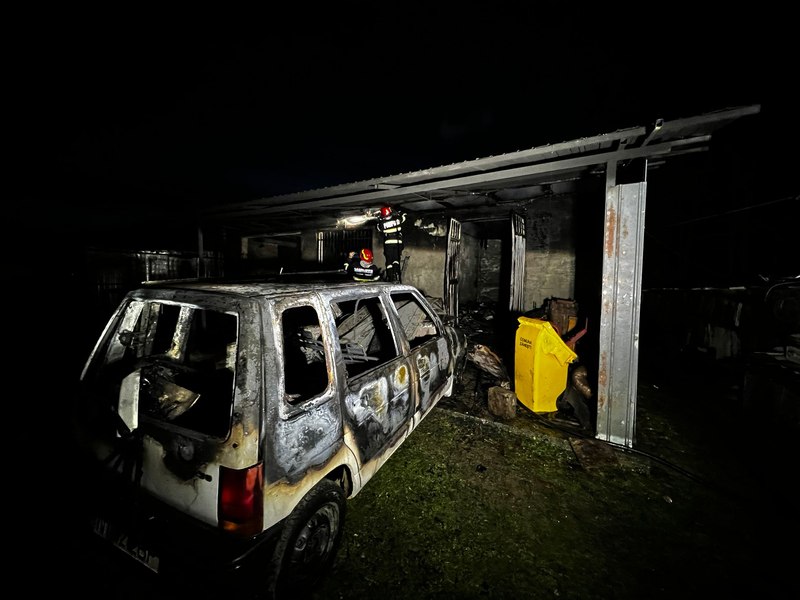 Flăcările şi explozia unei butelii au provocat mari pagube. Intervenţii nenumărate la ISU Neamţ 