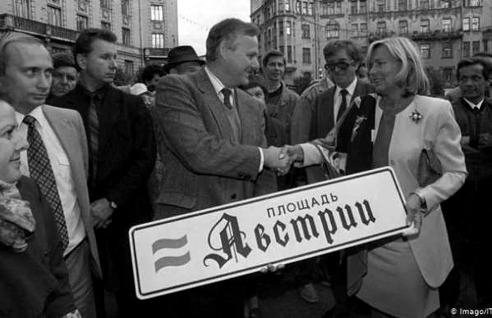 Vladimir Putin alături de primarul din Sankt Petersburg Anatoly Alexandrovich Sobchak în anii 90