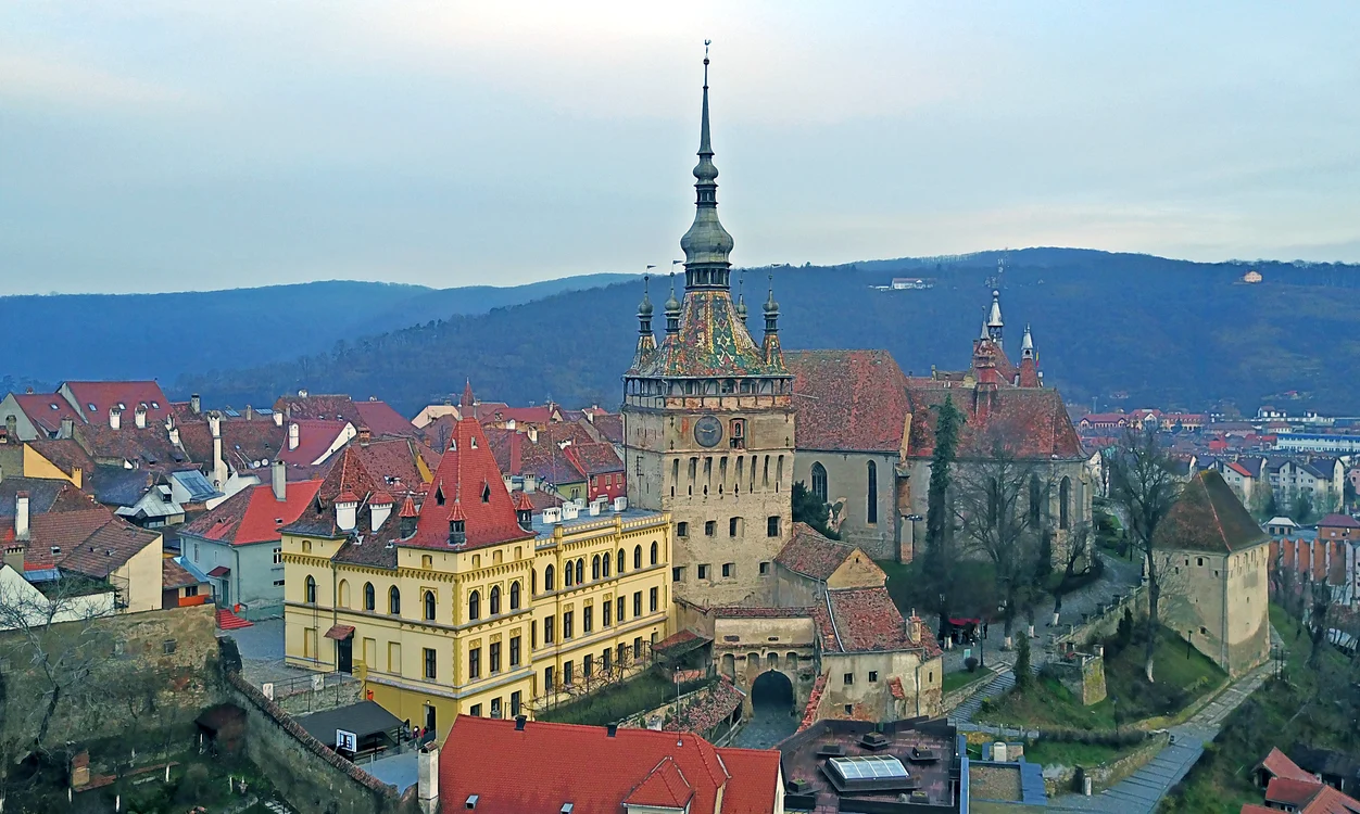 Sighișoara, un oraș cunoscut pentru frumusețea sa arhitecturală și istorică Foto: Facebook