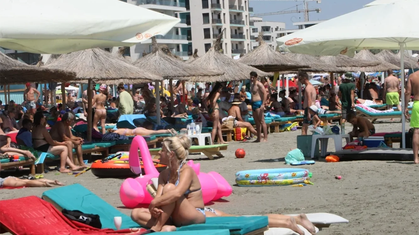 Turiști pe plajă SURSA Arhiva Adevărul
