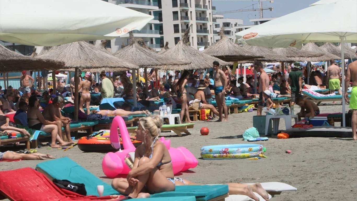Programul minivacanței pe litoral pentru 1 Mai și Paști din România. Programul minivacanței pe litoral pentru 1 Mai și Paști din România.
