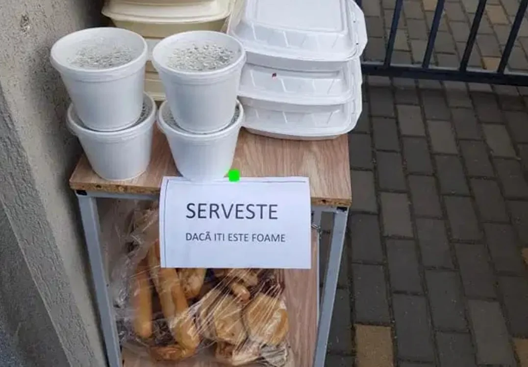 Un bucătar le oferă gratuit mâncare celor care nu îţi permit FOTO Ghidul Banatului