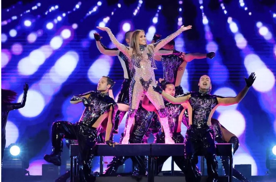 Jennifer Lopez, show incendiar la American Music Awards