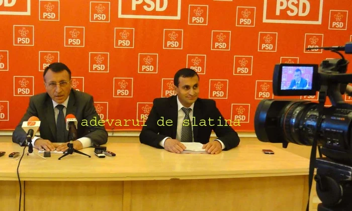 Preşedintele PSD Olt, Paul Stănescu (stg.), alături de vicepreşedintele Marius Oprescu