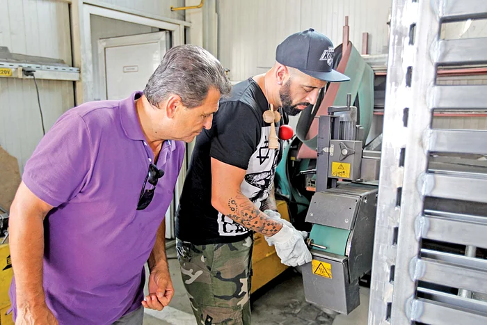 Nea Mărin a fost cu ochii cât cepele pe  CRBL, pe care l-a  chinuit și la bucătărie, dar și la strung