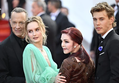 Priscilla Presley și cast ul Elvis jpg