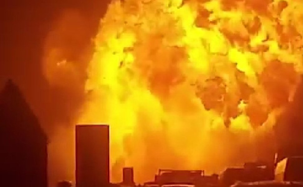 Explozie pe o autostrada din Italia: o cisternă cu GPL a sărit în aer după un accident cu un camion