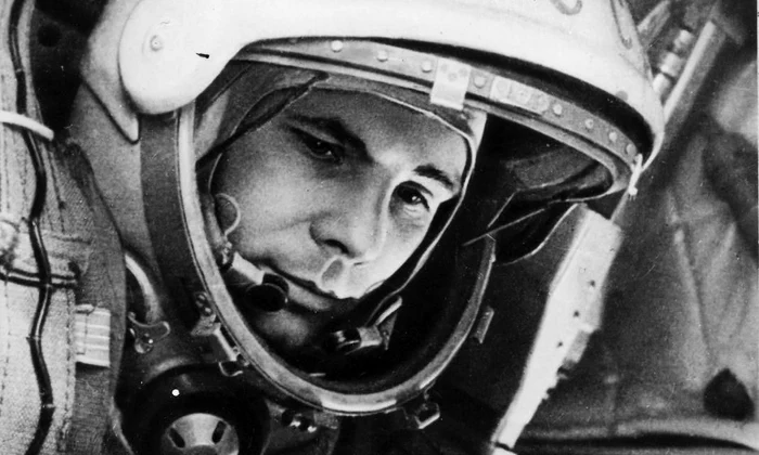 Calendar 12 aprilie: 1961   Cosmonautul sovietic Iuri Gagarin a devenit primul om care a zburat în spațiul cosmic jpeg