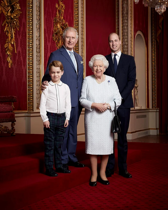 Regina Elisabeta, Charles, William și George. FOTO: Casa Regală britanică