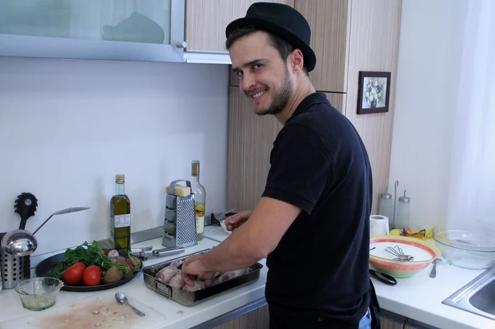 Şerban Copoţ este un adevărat chef în bucătărieFoto: Prima TV