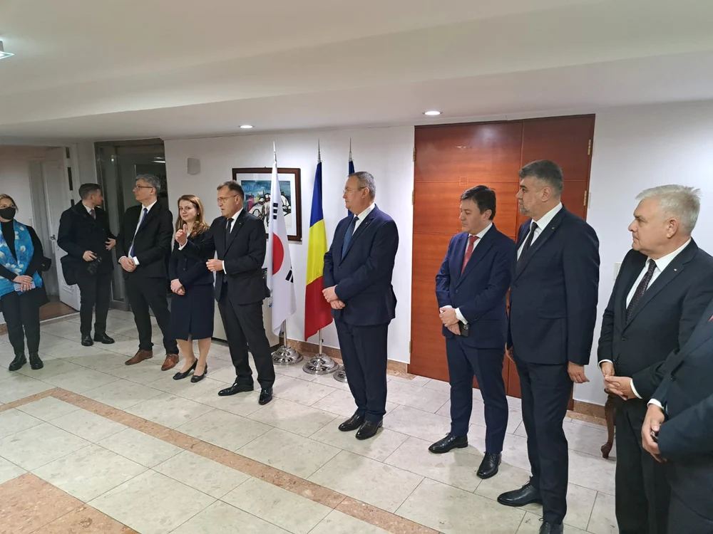 Nicolae Ciucă, întâlnire cu reprezentanții comunității românești din Republica Coreea FOTO: gov.ro