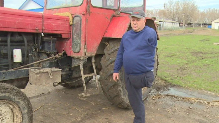 Gabi Talmaciu conduce atât tractor cât şi maşina