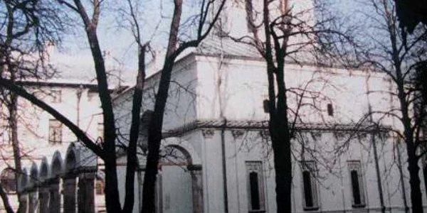 Băsescu participă la sfinţirea bisericii Cotroceni