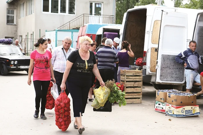 Moldovenii se aprovizionează cu legume pentru iarnă