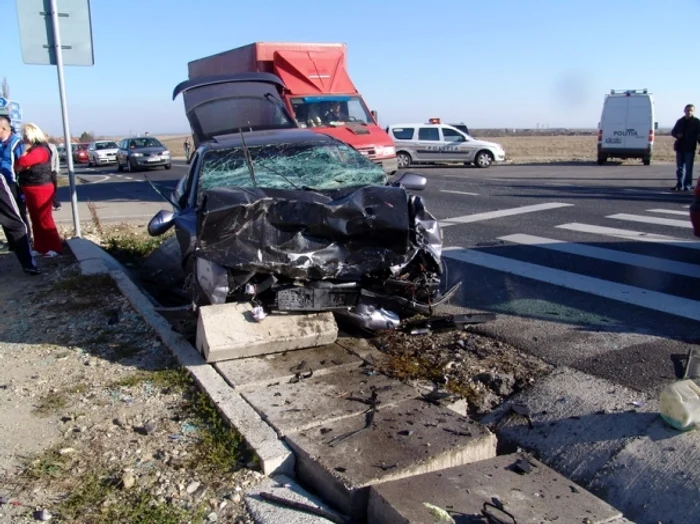 Maşinile au fost distruse în urma accidentului