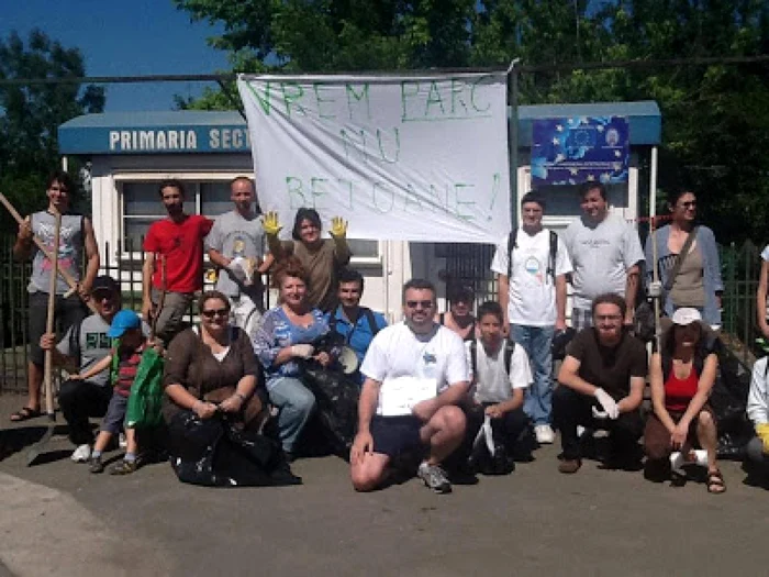 Ecologizarea parcului IOR de către locuitorii din jurul lui FOTO Prietenii Parcului IOR