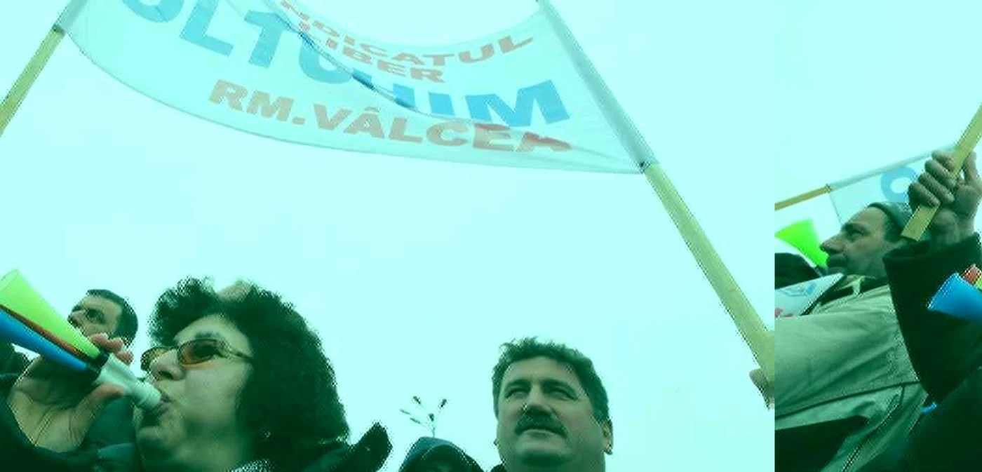 Protestele de la Oltchim au dat rezultate nesperat de bune. Astăzi, salariaţii se vor umple de bani