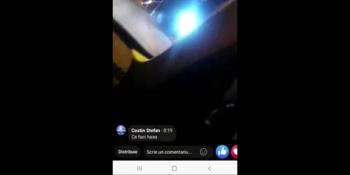 Un tânăr dornic de senzaţii tari transmite live pe Facebook
momentul în care loveşte trei maşini
parcate