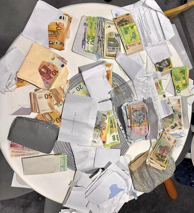 Sumele de bani găsite la percheziție 