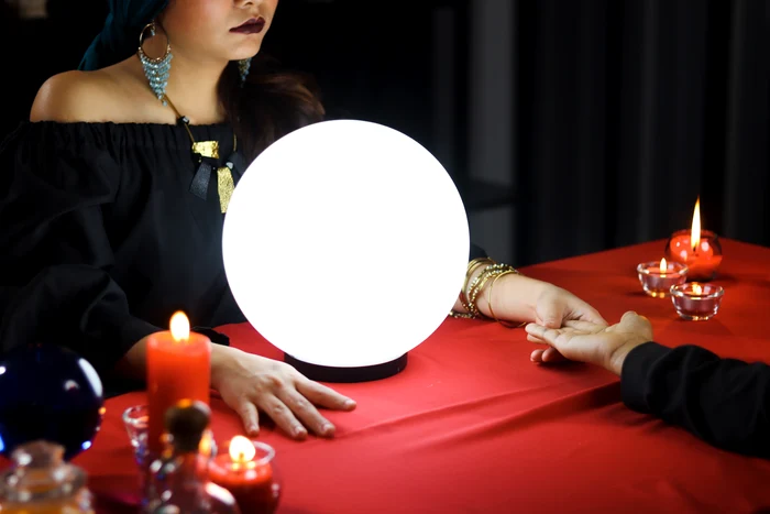 Mânjit de sânge, adolescentul s-a dus la ghicitoare FOTO Shutterstock 