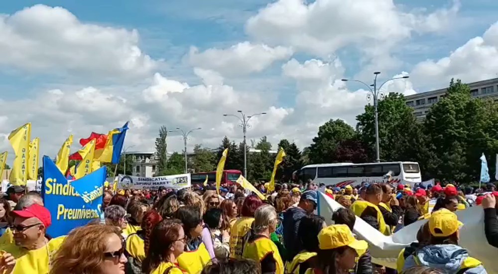 Sindicaliștii din Educație protestează în Capitală. Revendicări: Majorarea salariilor și plata orelor suplimentare