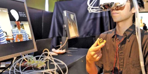 În viitorul apropiat vom putea savura bunătăţi doar privind ecranul calculatorului Foto: Afp