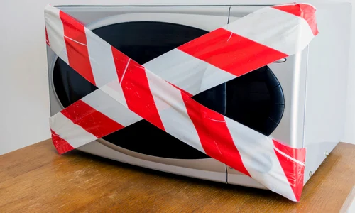 cuptor cu microunde shutterstock 1060457837 jpg