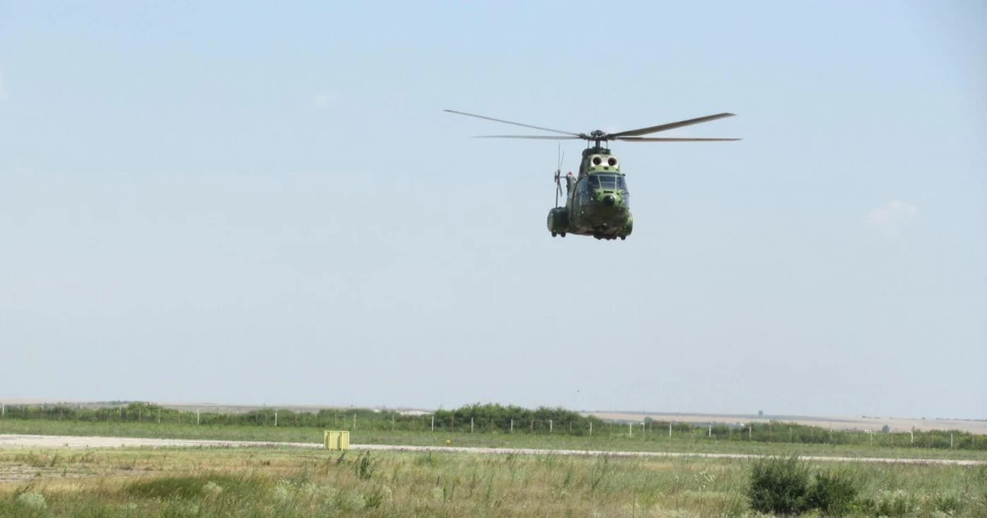 Cinci elicoptere Black Hawk au aterizat într-un lan de rapiţă din Polonia