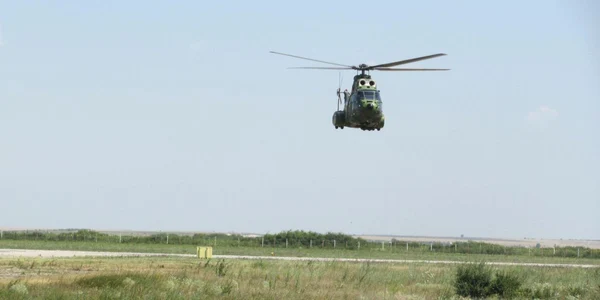 Escadrila de Elicoptere Timişoara a făcut spectacol de Ziua Forţelor Aeriene