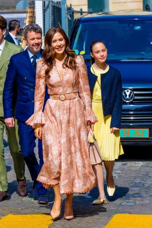 Prințul Frederik și Prințesa Mary ai Danemarcei, alături de Prințesa Josephine