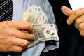 Banii pentru impozit şi i-a băgat în buzunar