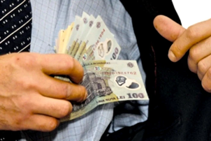 Ministerul Finanţelor mai pregăteşte şi impozite crescute substanţial. Foto: Click.