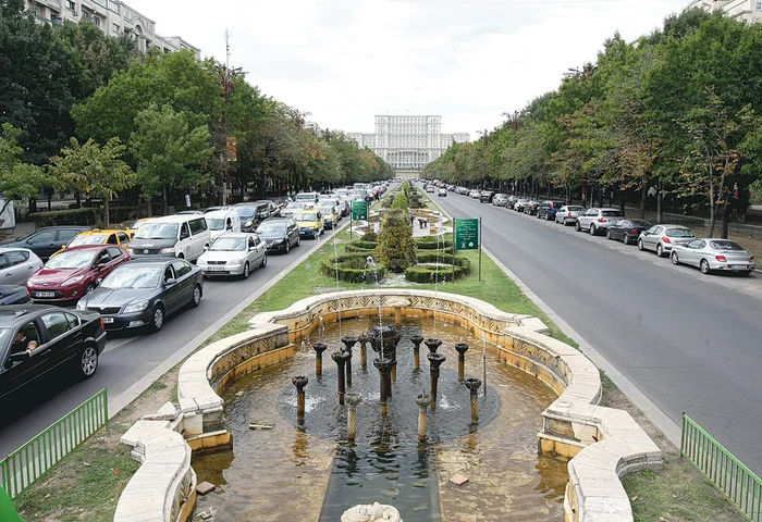 Începând de anul viitor, pe Bd. Unirii, între Piaţa Unirii şi Piaţa Constituţiei, nu vor mai circula maşini (Foto: Dorin Constanda)