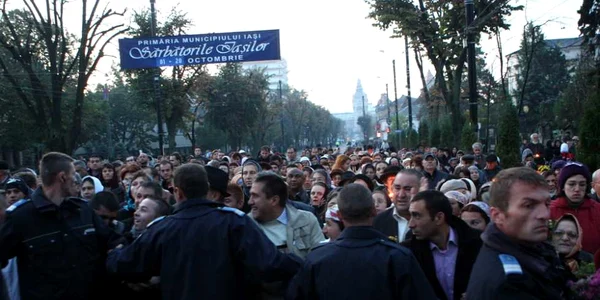 Scoaterea moastelor Sfanta Parascheva
