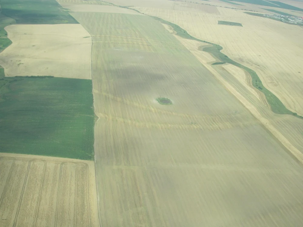 Valurile de pământ de la Corneşti Foto: Ştefan Both