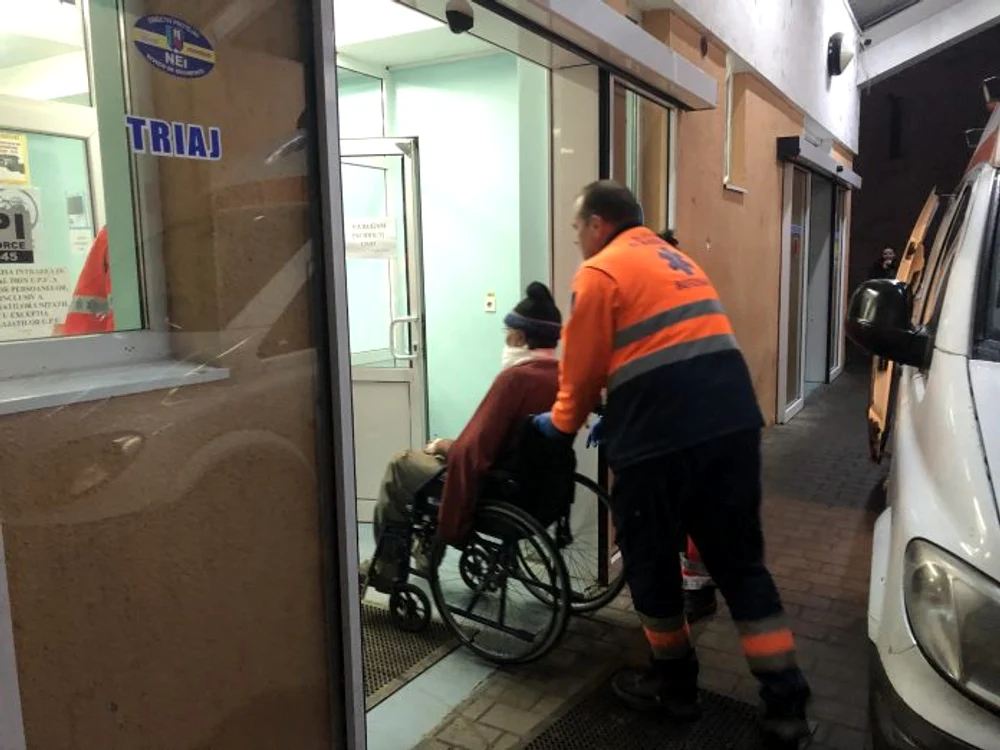 Bărbatul a fost dus la urgențe cu fața mutilatăfoto: Monitorul de Botoșani