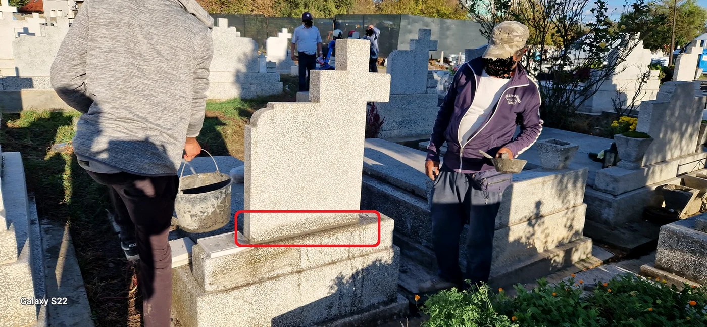 Crucea vandalizată din cimitirul timișorean / foto: Facebook Corneliu Vaida