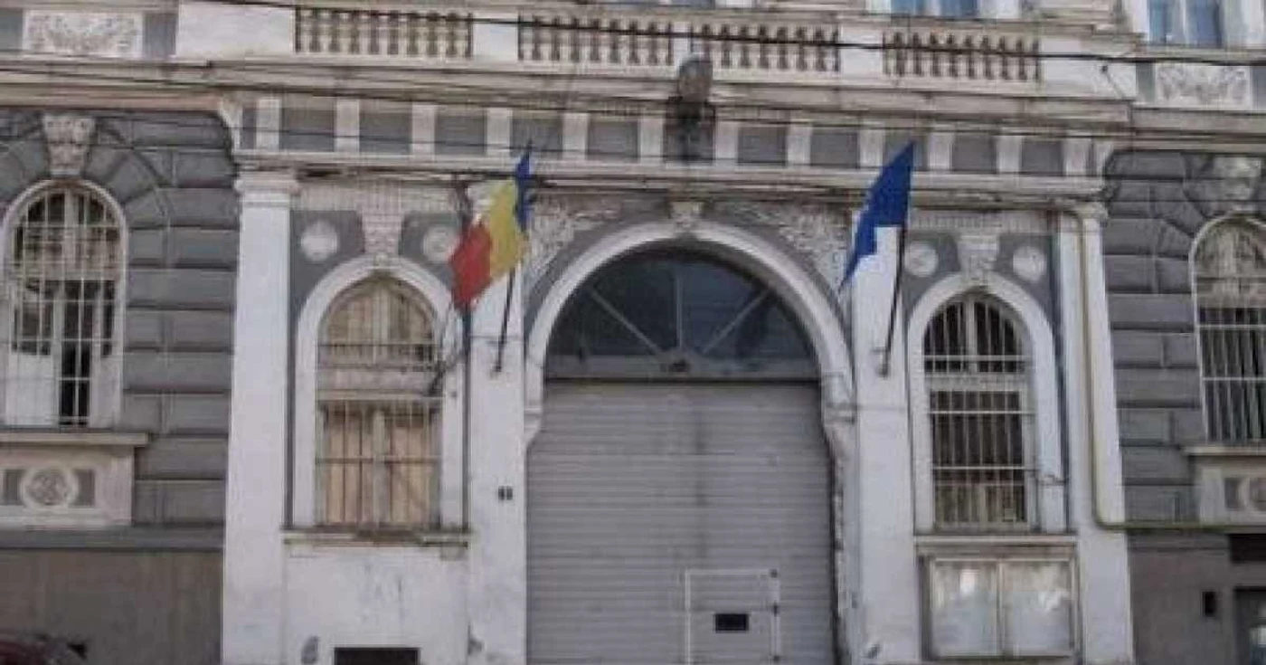Şapte deţinuţi de la Penitenciarul Satu Mare au plecat astăzi la Gherla